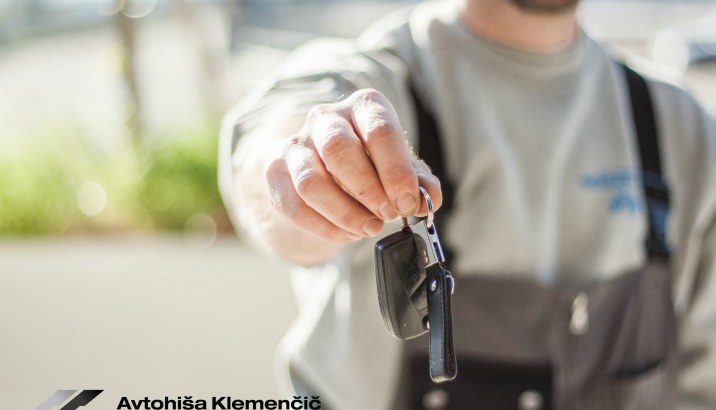 https://www.pexels.com/photo/car-driving-keys-repair-97075/