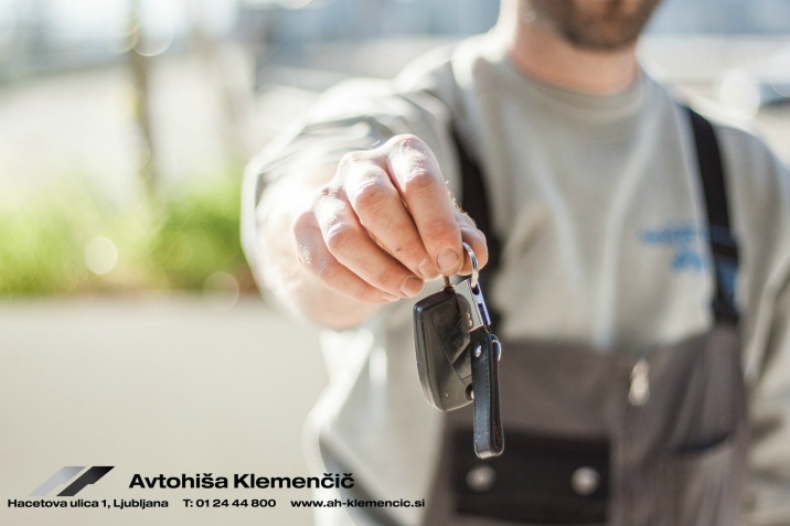 https://www.pexels.com/photo/car-driving-keys-repair-97075/