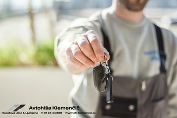 https://www.pexels.com/photo/car-driving-keys-repair-97075/